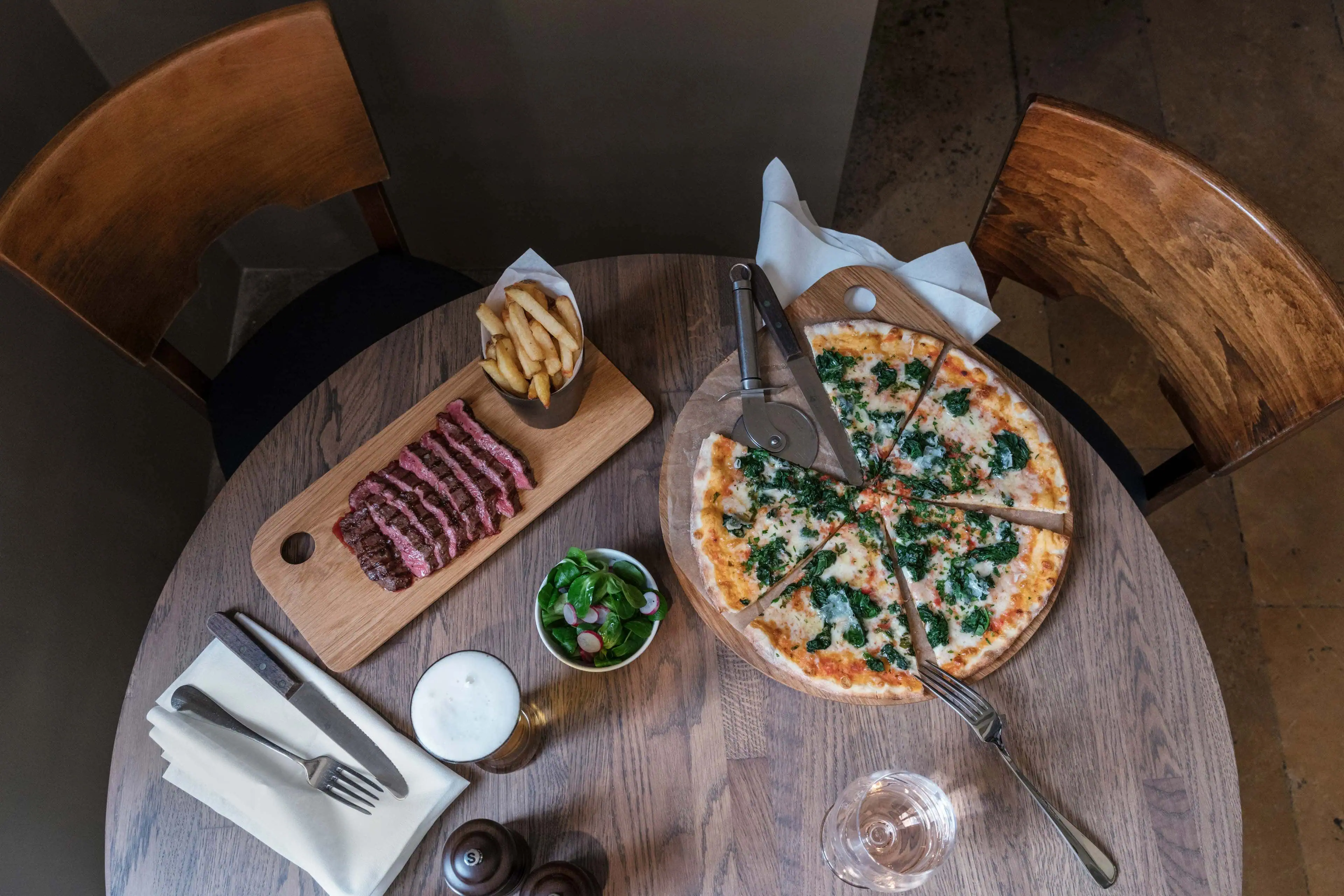 0017 - 2016 - Quod Restaurant & Bar - Oxford - High Res - Food Pizza Steak - Web Hero