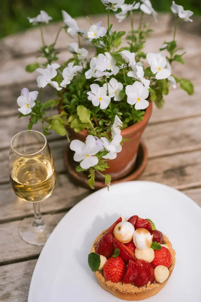 0042 - 2022 - Parsonage Grill - Oxford - High Res - Outdoor Dining Strawberry Custard Tart Pink Lemonade Sorbet - Web Feature