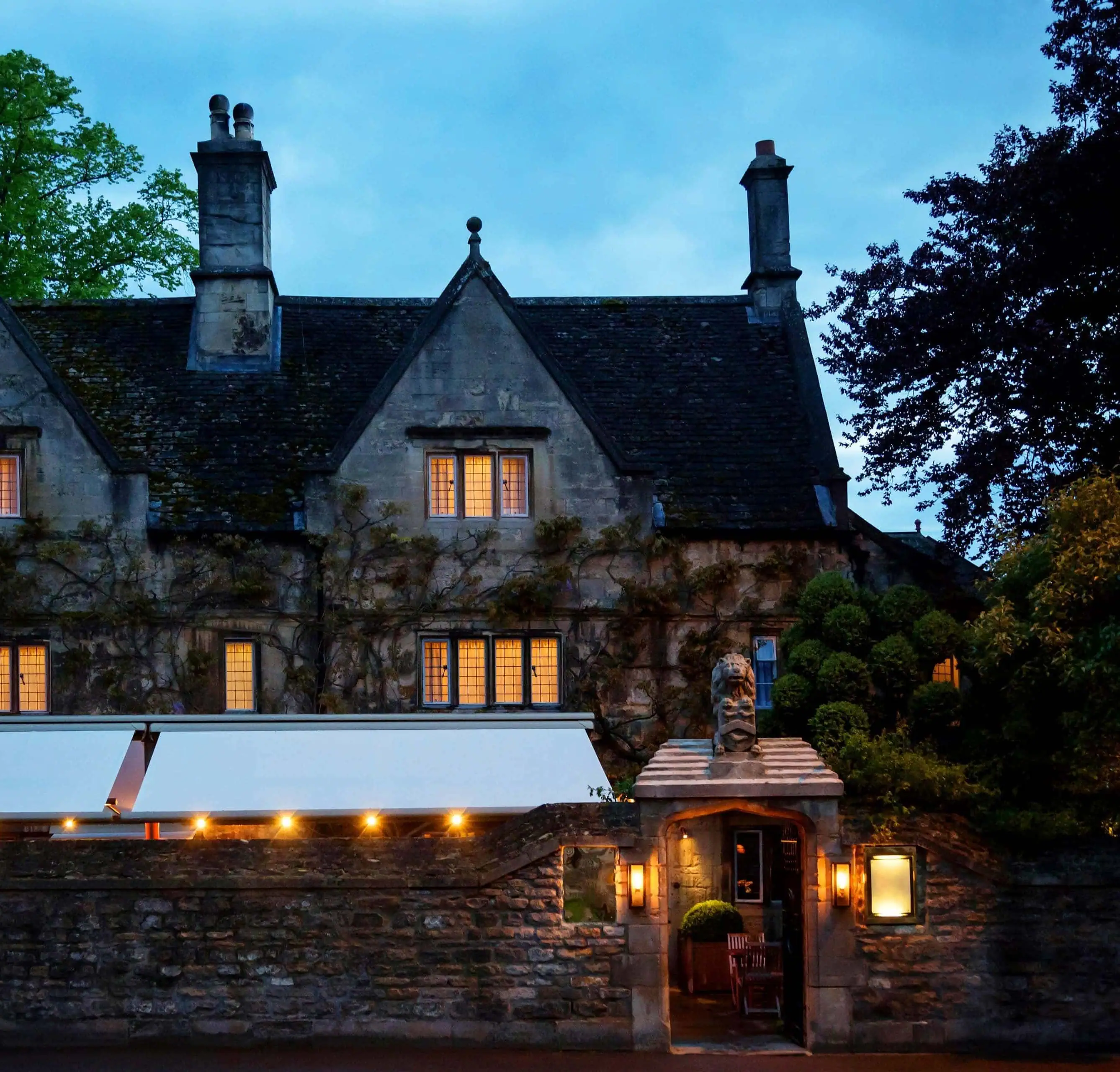 001-2014-Old-Parsonage-Hotel-Oxford-Exterior-Facade-Night-Lights-Web-Hero-aspect-ratio-2675-2560