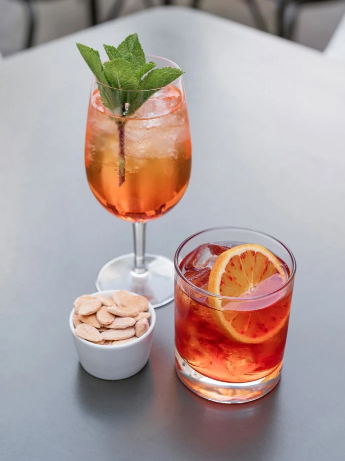 0019 - 2017 - Quod Restaurant & Bar - Oxford - High Res - Aperol Spritz Negroni - Web Feature