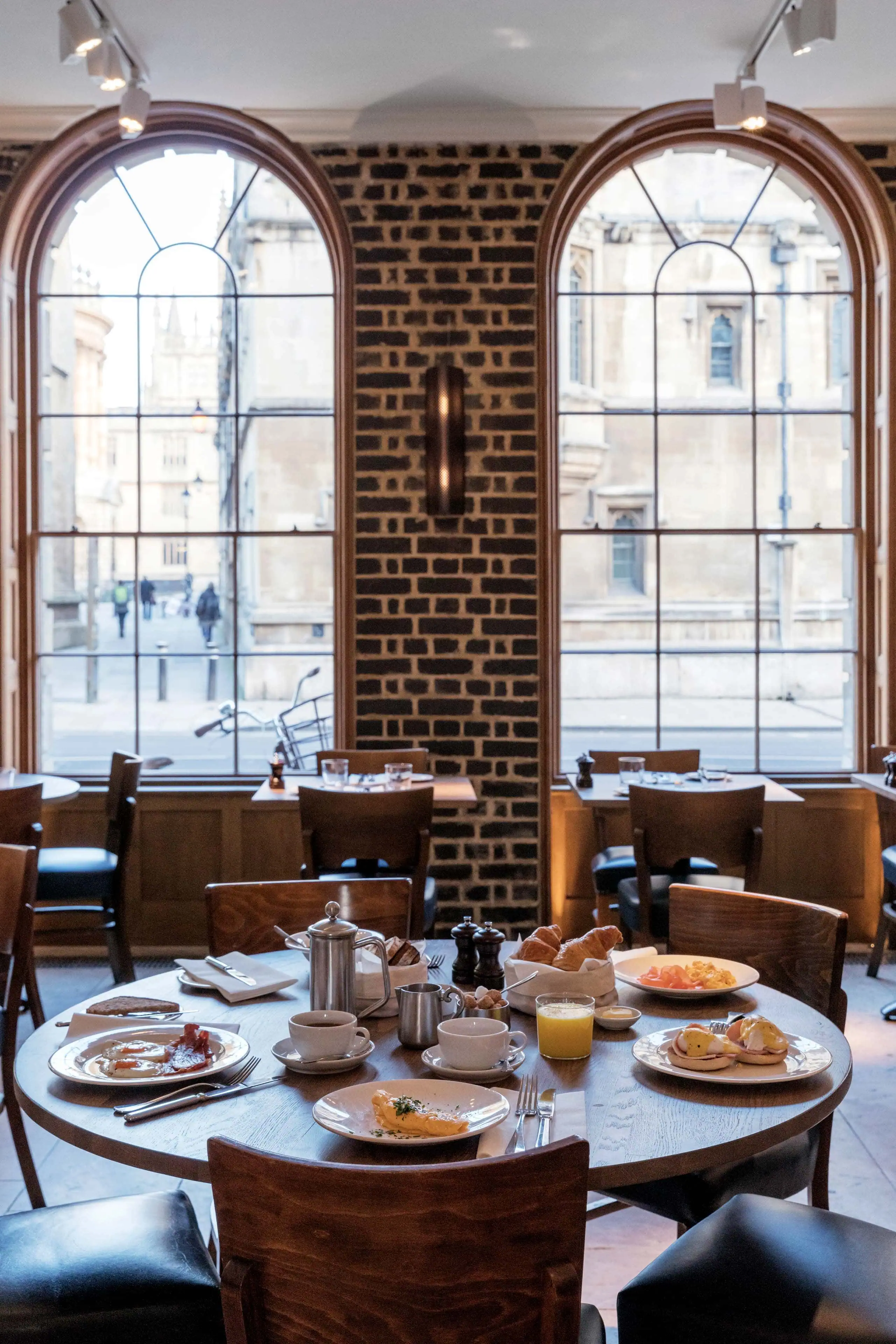 0039 - 2016 - Quod Restaurant & Bar - Oxford - High Res - Dining Windows High Street - Web Hero