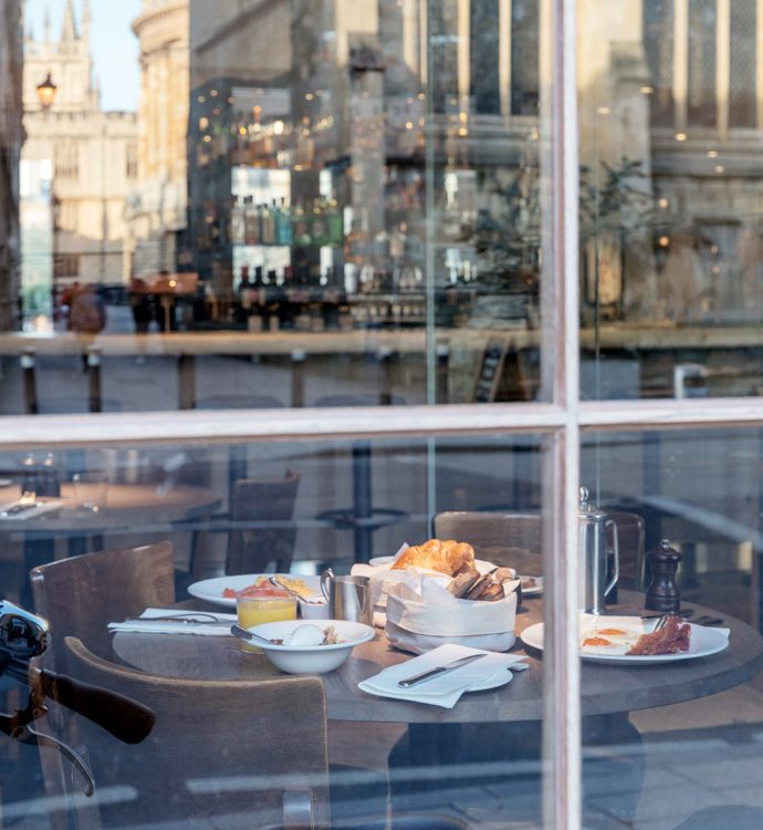 0041 - 2016 - Quod Restaurant & Bar - Oxford - High Res - Dining Windows High Street - Web Feature