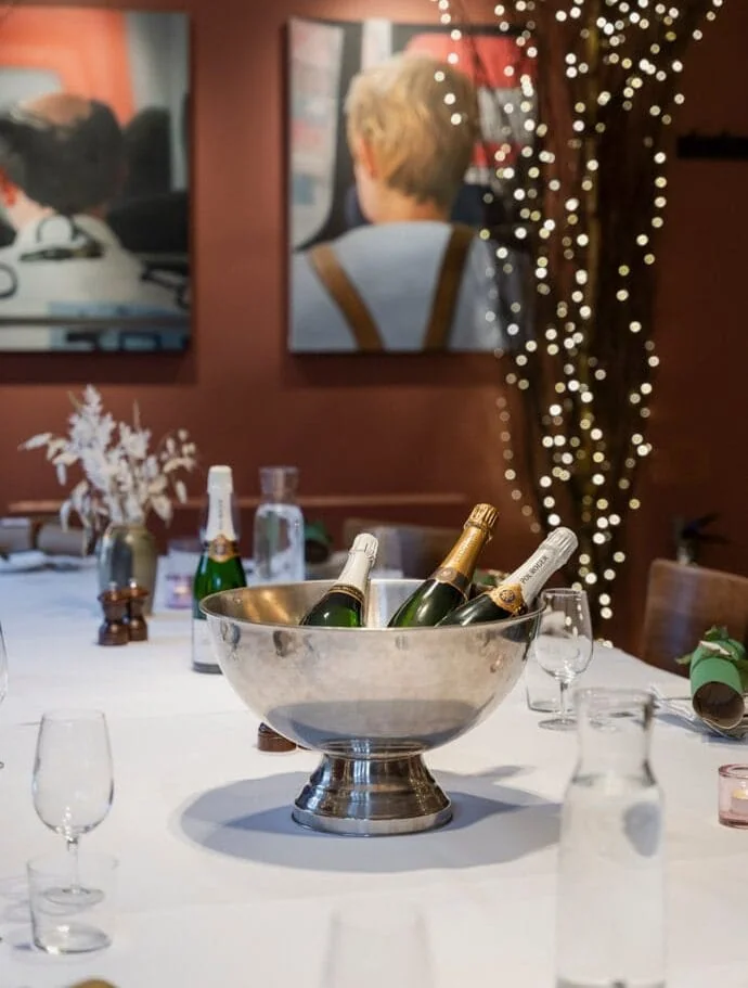 S7R02058-2022-Quod-Restaurant-Bar-Oxford-High-Res-Red-Room-Festive-Private-Dining-Web-Feature-aspect-ratio-690-911