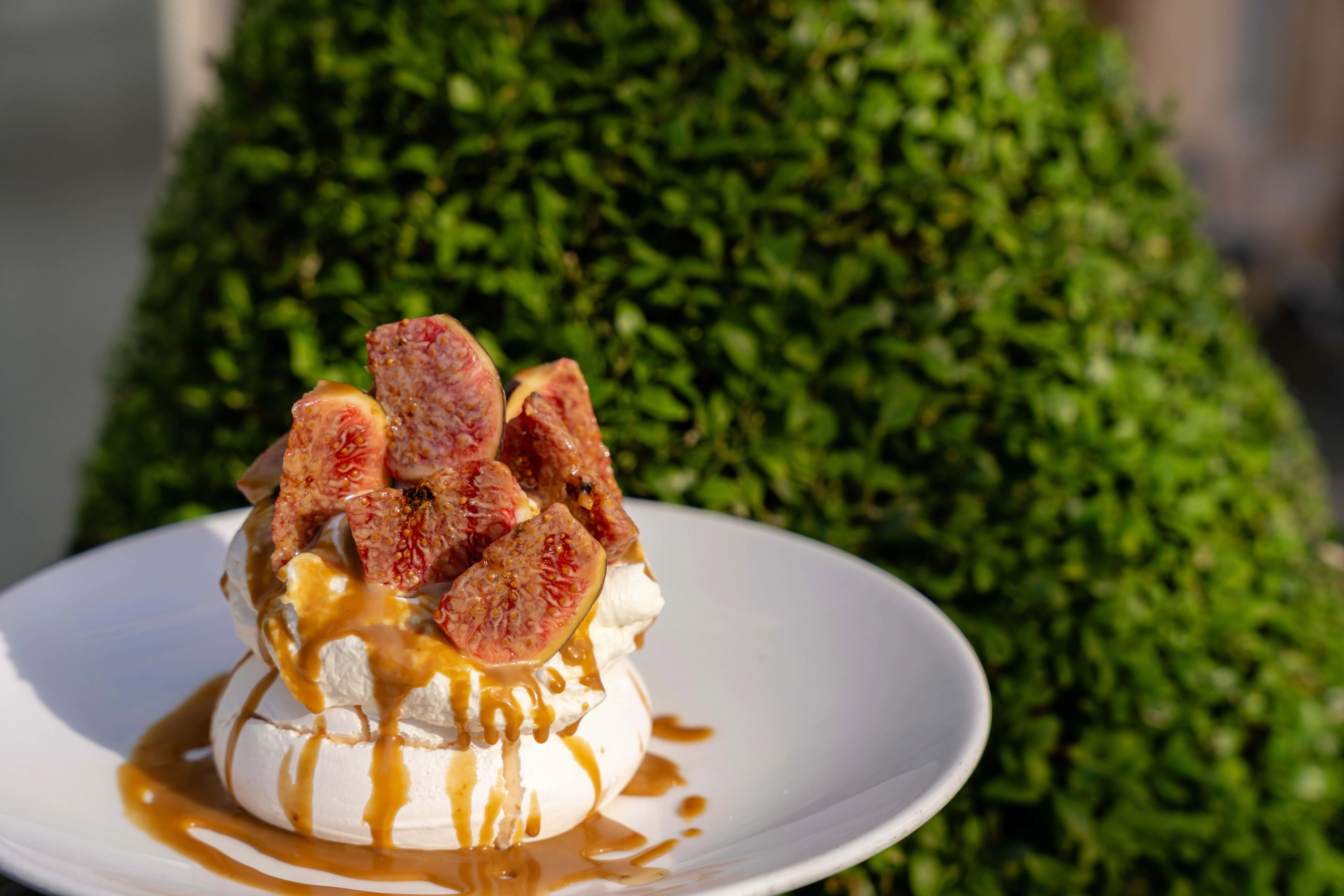 A7R09605 - 2024 - Quod Restaurant & Bar - Oxford - Low Res - Fig Pavlova, Pudding